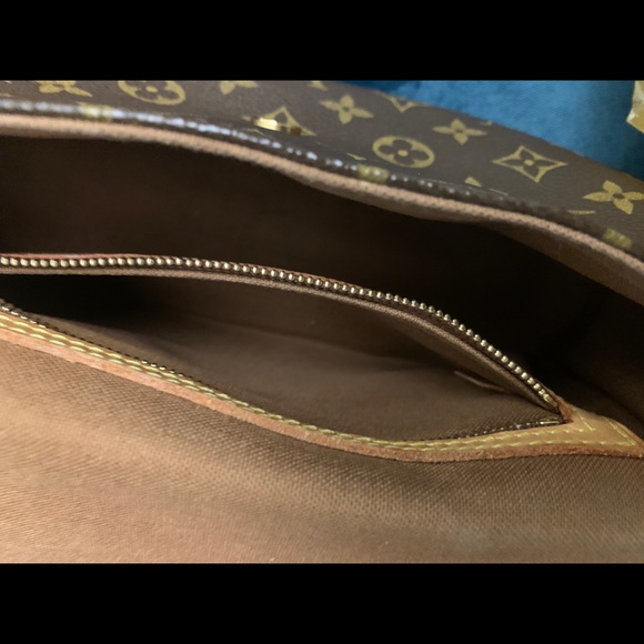 **SOLD** Louis Vuitton Mini Looping Shoulder Bag - Picture 10 of 12